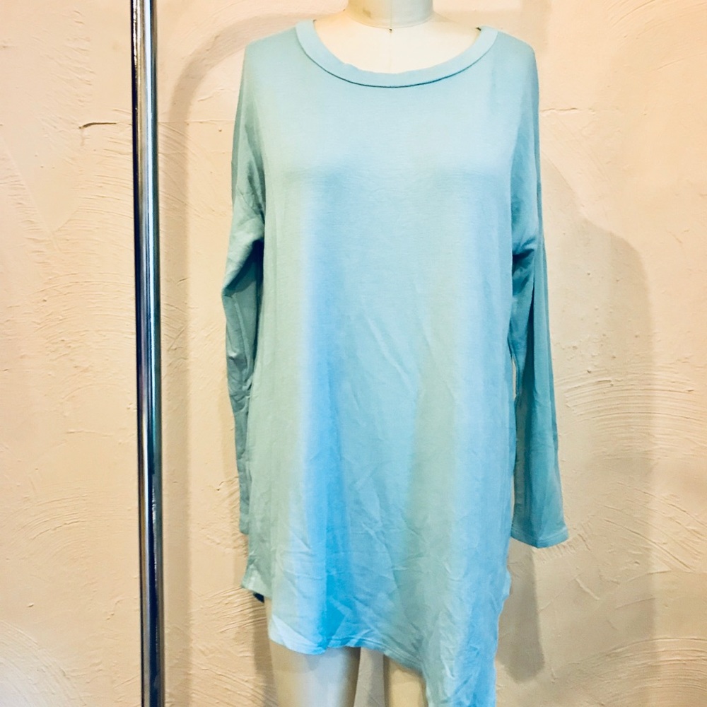 Top - Picture 2 of 3